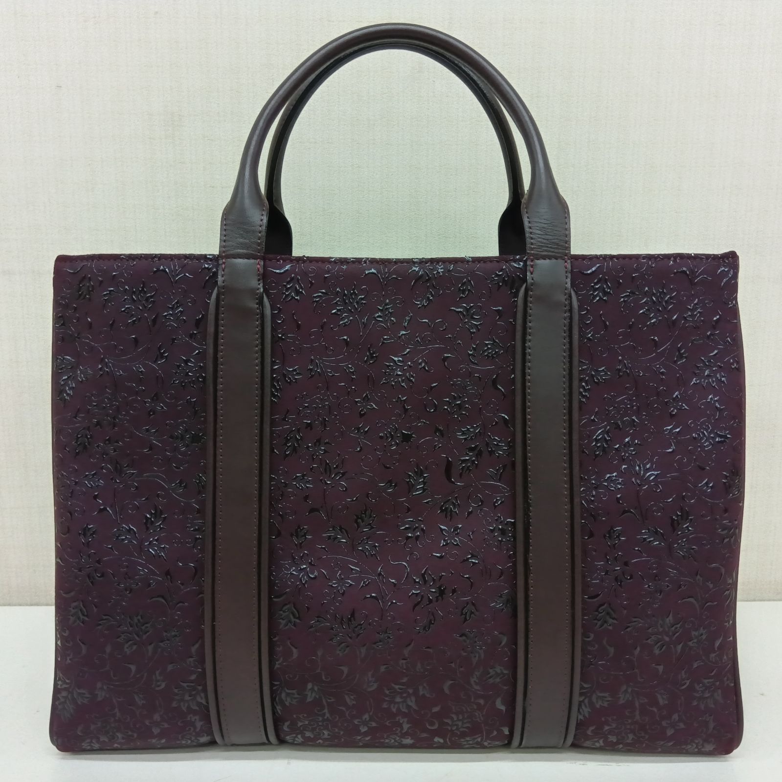 良品?印傳屋 ＊ INDENYA 花唐草柄 本革バッグ ? W34cm×H25cm×D11cm 