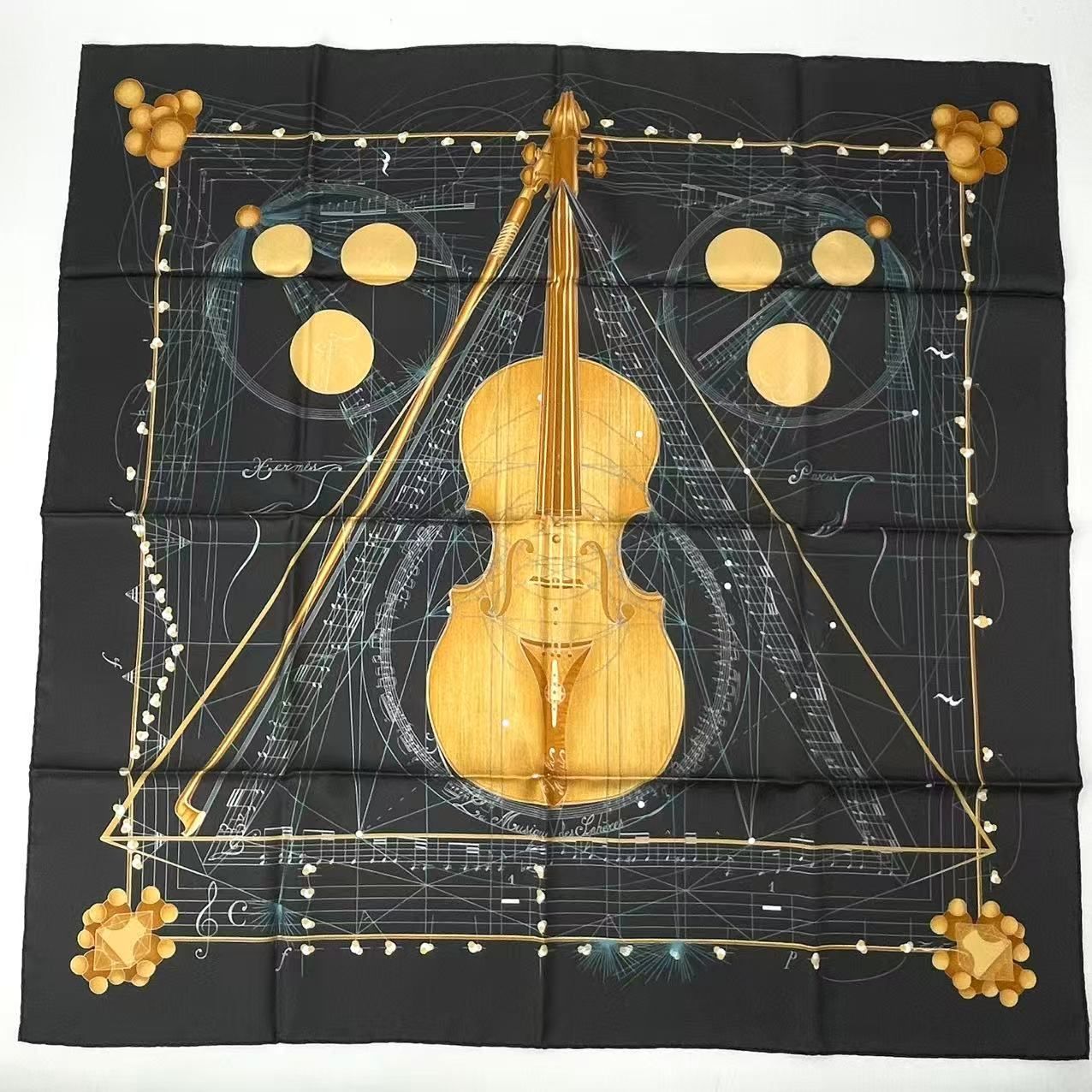 新品同様 HERMES エルメス スカーフ シルク カレ90 球体が奏でる音楽 La Musique des Spheres ブラック