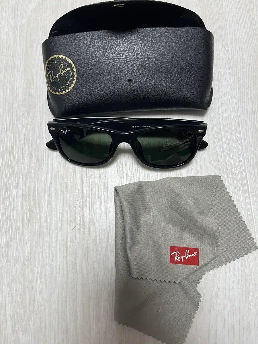 Ray-Ban (レイバン) RB2132 F 52サイズ ブラック サングラス