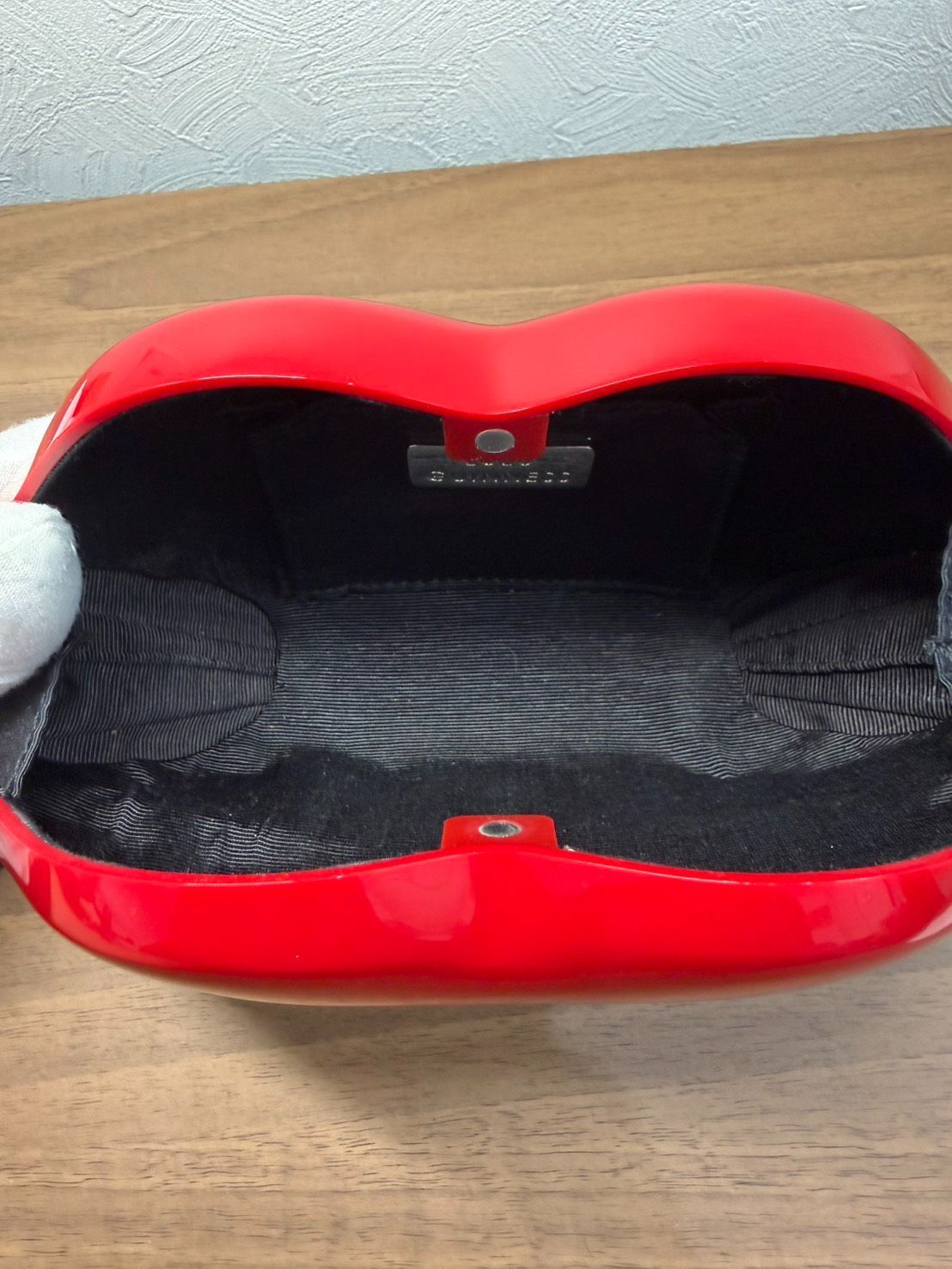 【美品】ルルギネス／リップ ポーチ クラッチバッグ 美品】ルルギネス LULU GUINNESS リップ型 アクリル Perspex クラッチ