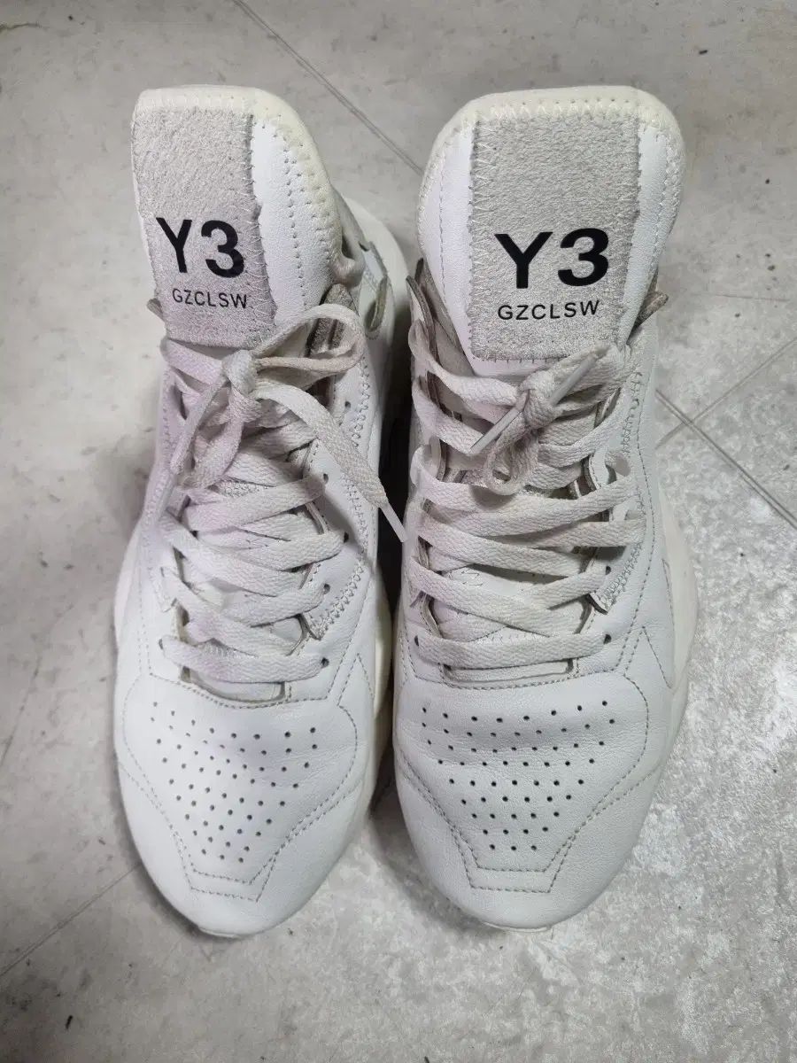 Y-3 カイとスニーカー