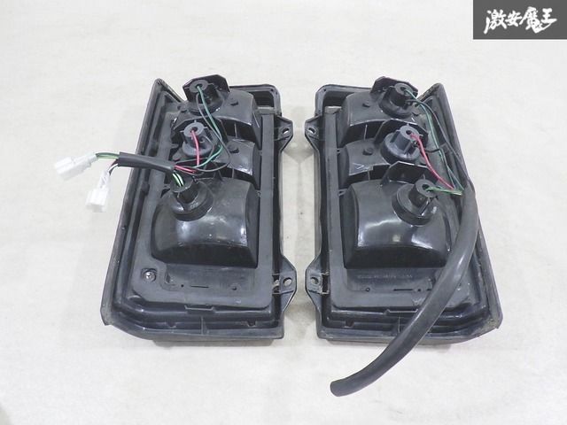 【ストア出品】 日産 純正 E24 キャラバン 2000年 テールライト テールランプ 左右セット KOITO 220-24522 NISSAN JDM 即納 棚8-4