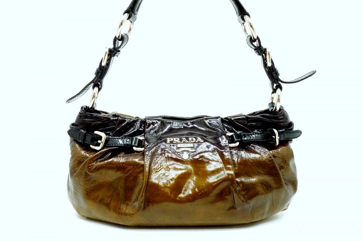 プラダ Vernice Sfumata ワン ショルダーバッグ アクセサリーポーチ ギャザー グラデーション パテントレザー 茶 ブラウン PRADA 6704h