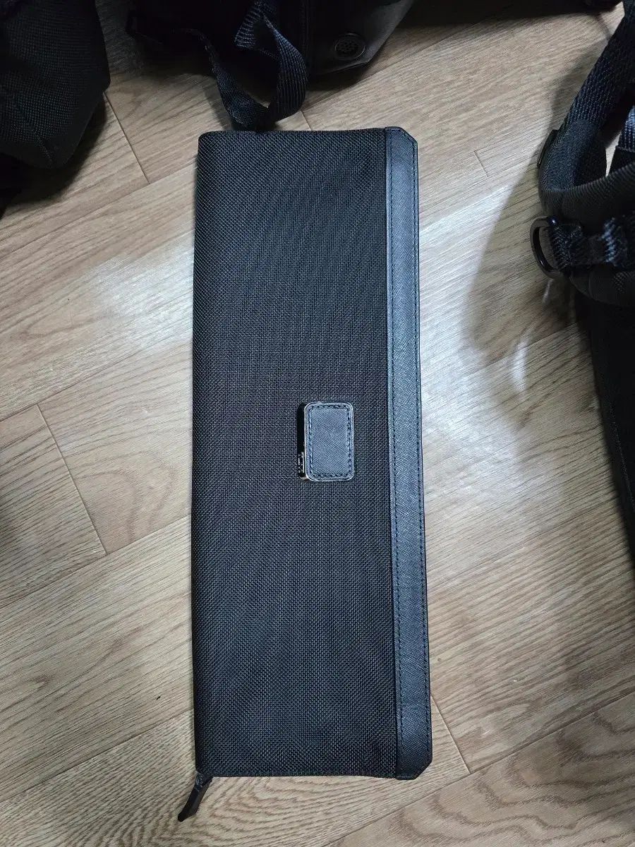 トゥム TUMI ネック タイ ケース