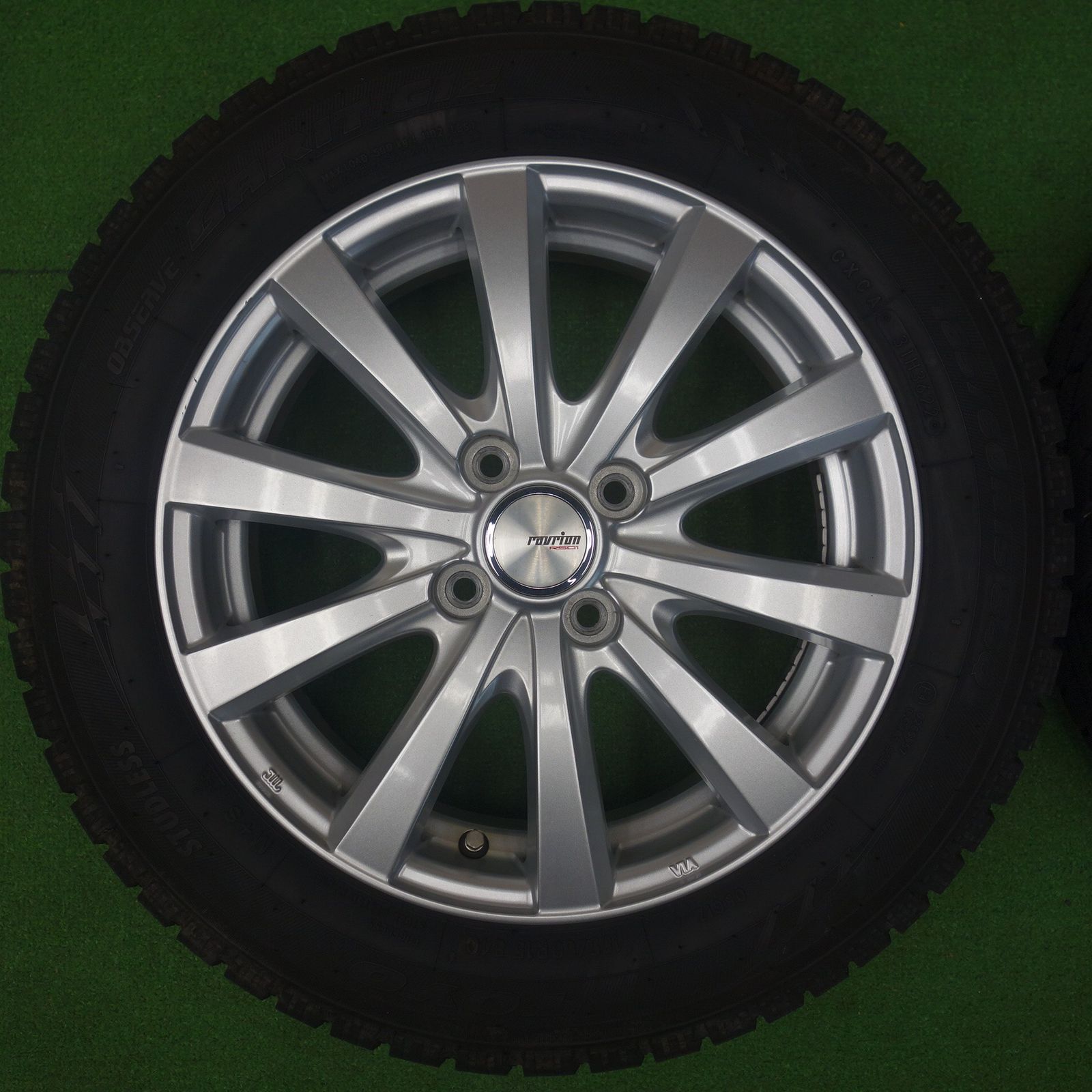 バリ溝！22年！キレイ！9.5分☆スタッドレス 185/60R15 トーヨー