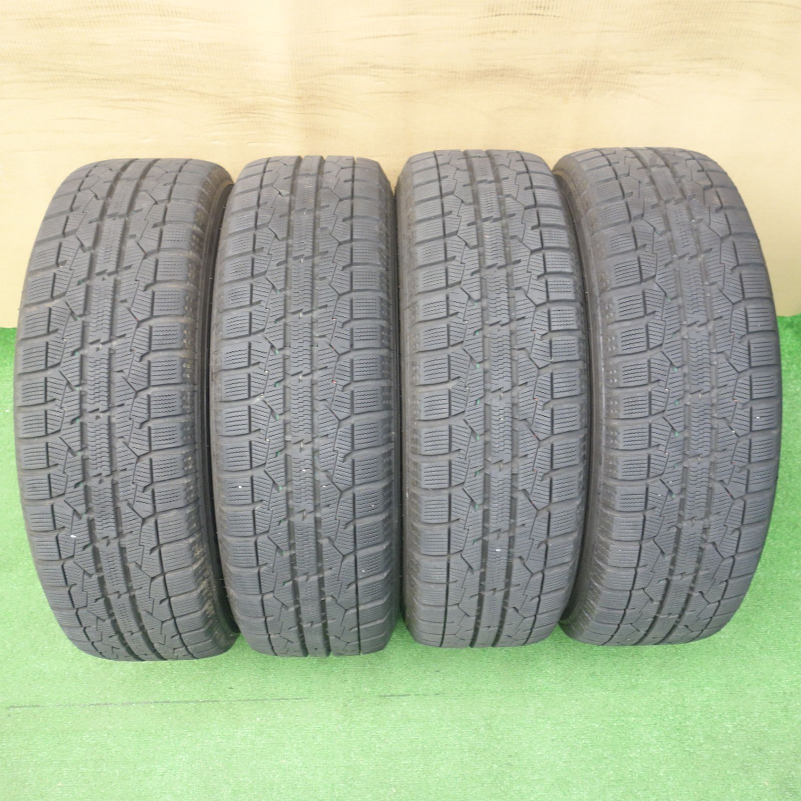 バリ溝！22年！キレイ！9.5分☆スタッドレス 185/60R15 トーヨー