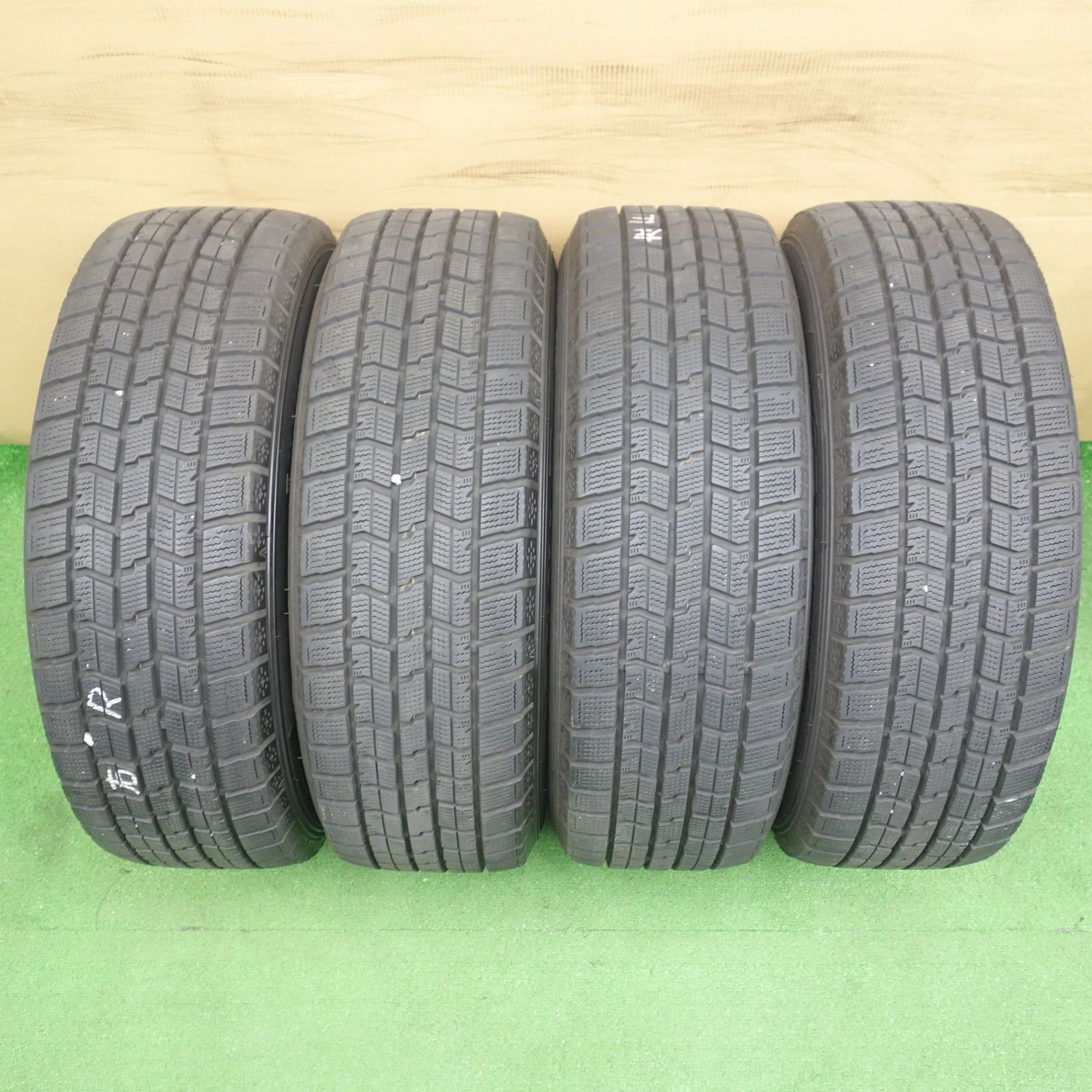 バリ溝！22年！キレイ！9.5分☆プリウス 等 195/65R15 スタッドレス