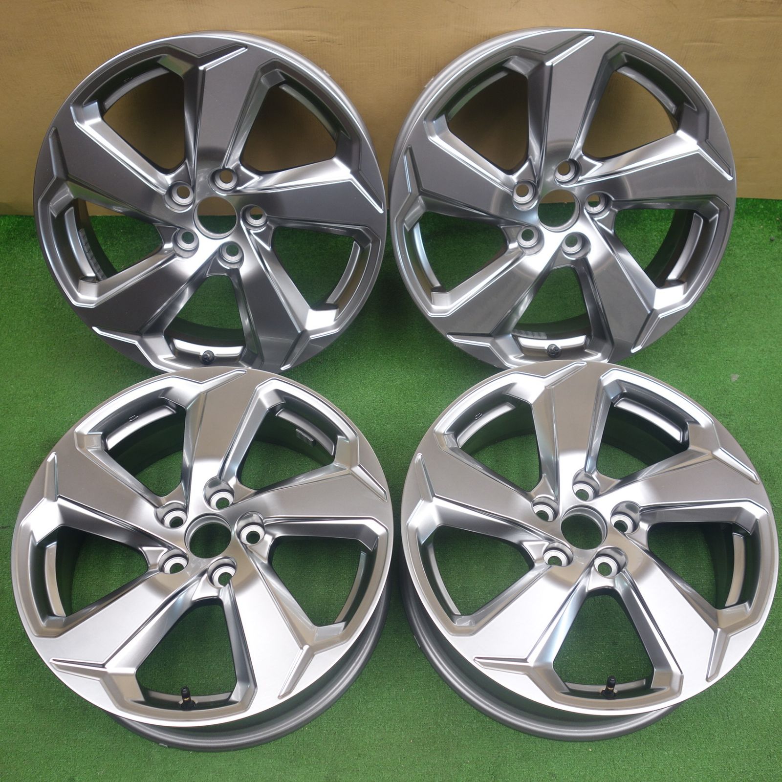 [送料無料] 新車外し★トヨタ RAV4 純正 ホイール 18インチ 18×7J PCD114.3/5H★6051501KTホ