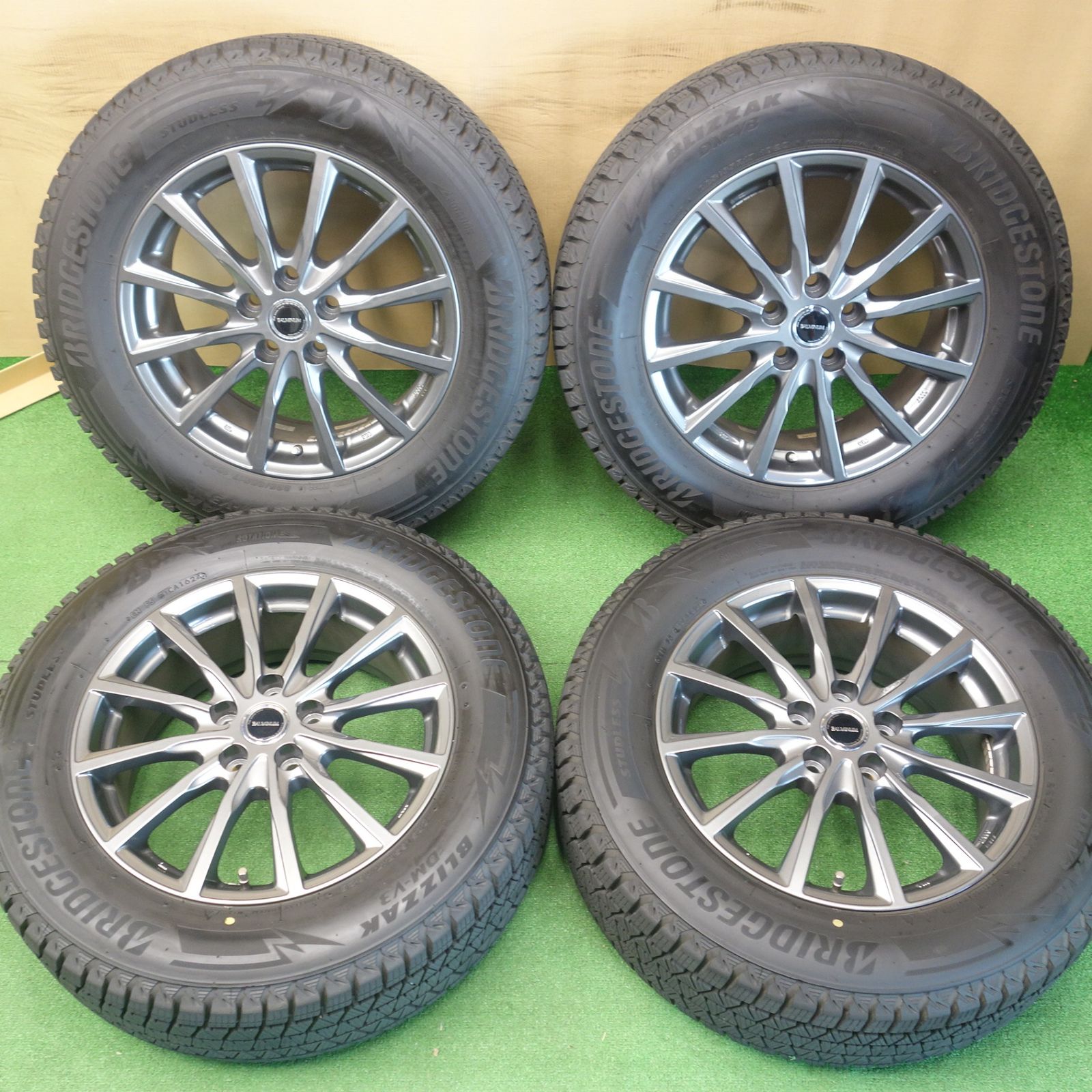 バリ溝！24年！キレイ！9.5分★スタッドレス 225/65R17 ブリヂストン ブリザック DM-V3 BALMINUM AR12 バルミナ 17インチ PCD114.3/5H★6051102KTス