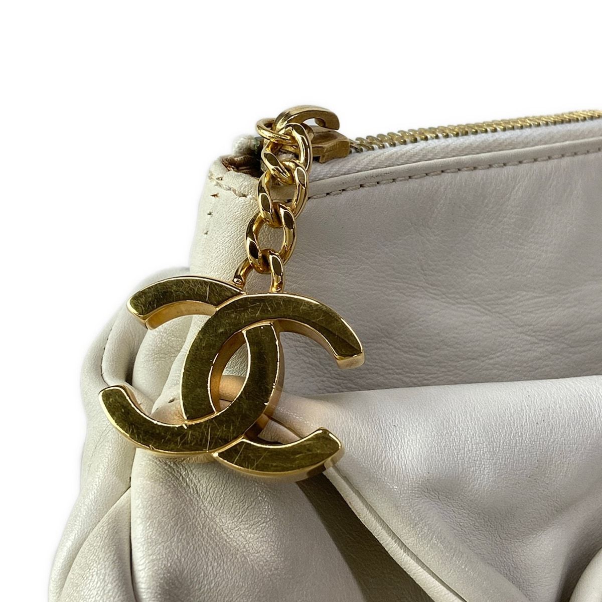 CHANEL(シャネル) ショルダーバッグ - A38460 アイボリー ゴールド金具 
