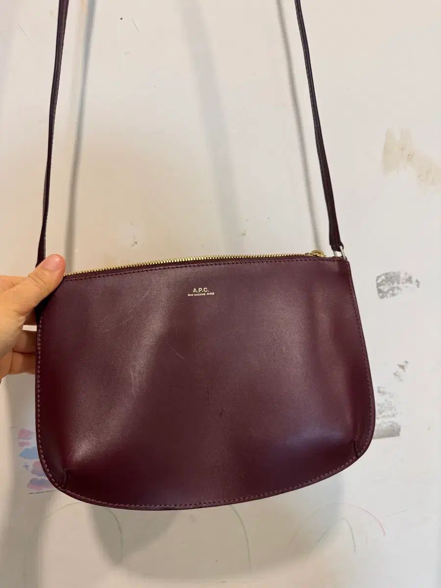 A.P.C. アーペーセー サラ クロスバック