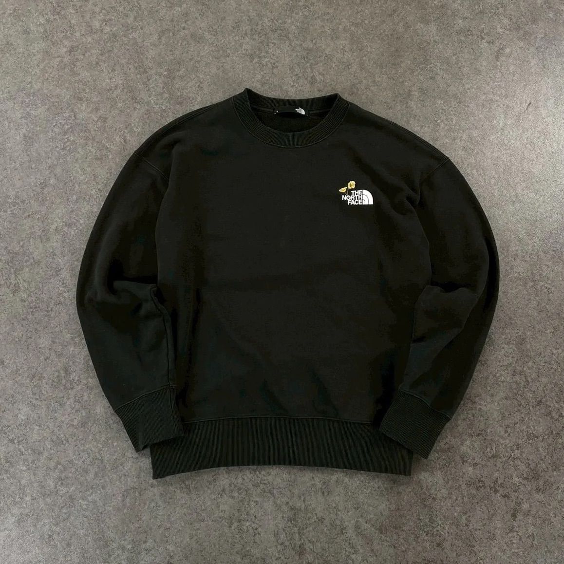 THE NORTH FACE Flower Logo Crew Sweatshirt ザノースフェイス フラワー ロゴ クルー スウェット トレーナー ブラック 黒 メンズ NT62335