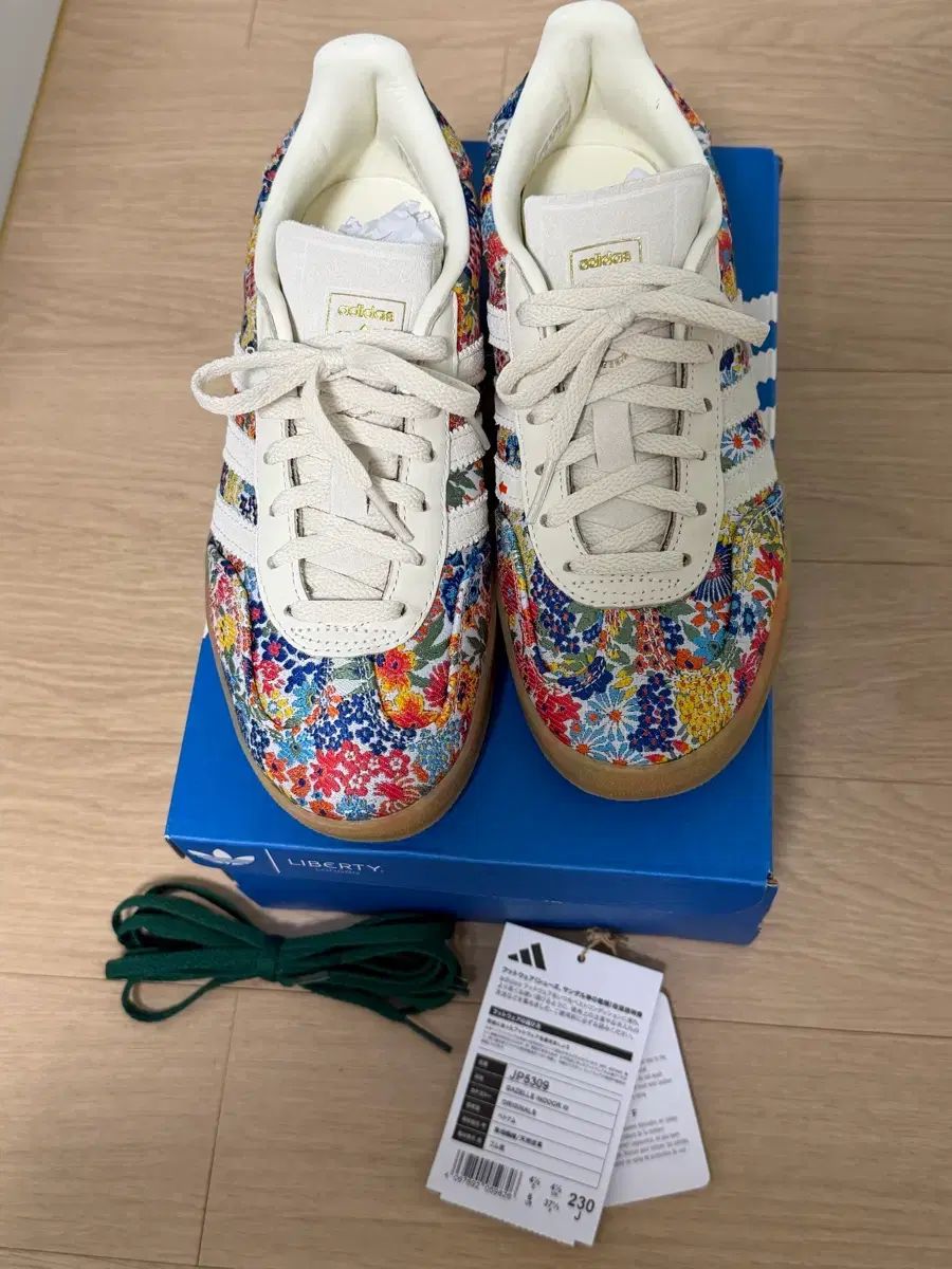 アディダス ガゼル インドア LIBERTY : IN OUR COSMOS ロンドン スニーカー フラワー 230