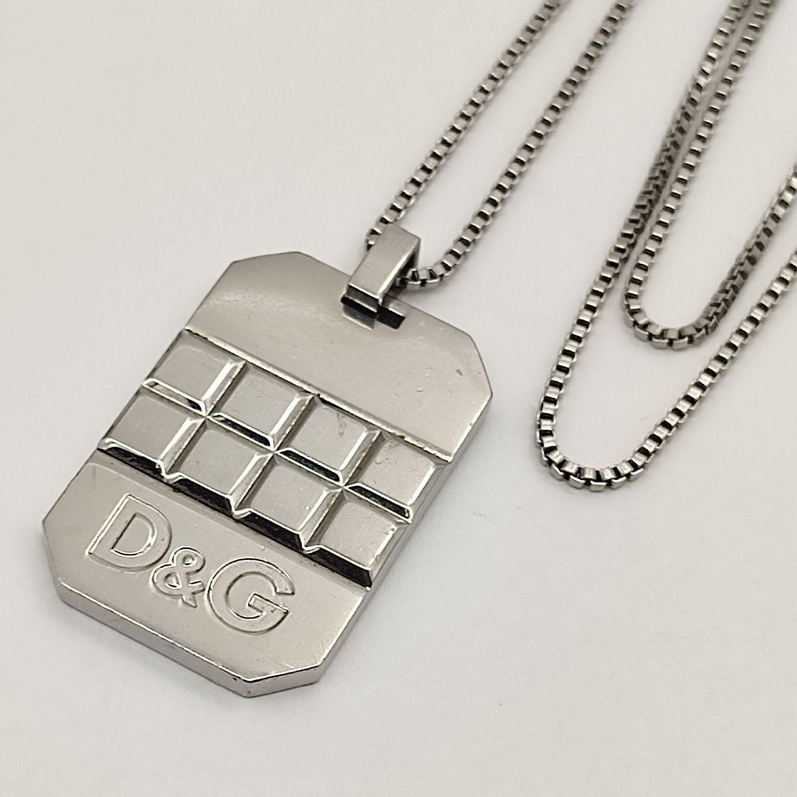 D&G ドルチェアンドガッバーナ ドッグタグネックレス イタリア製 D&G ドルチェアンドガッバーナ ロゴドッグタグネックレス - メルカリ