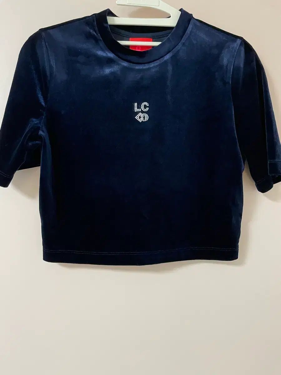 ラッキーシュエトゥ ツアーベルベット ロゴ クロップド 半袖 Tシャツ 36