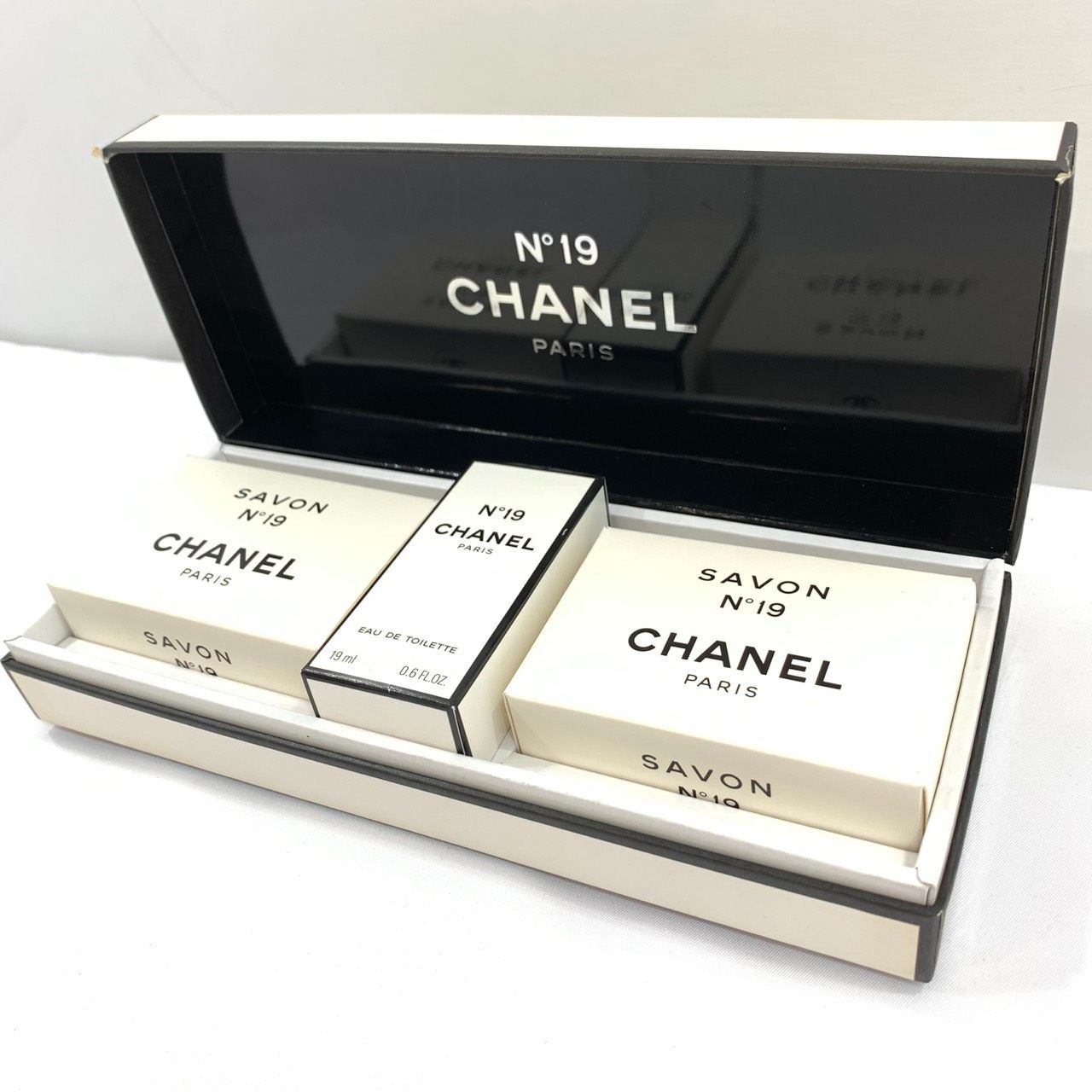 CHANEL　シャネル　No5 No19 おまとめ　香水　石鹸　口紅 新品未使用品!!】CHANEL シャネル No19 サヴォン トワレットセット