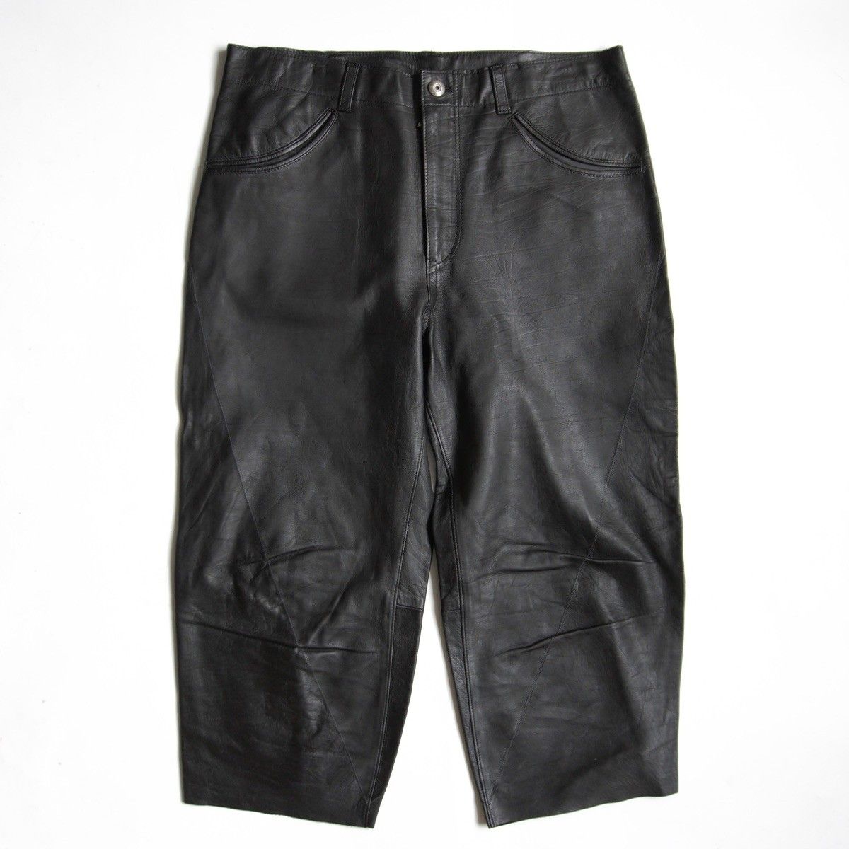 【美品】ISAMU KATAYAMA BACKLASH【カウレザー クロップド パンツ】3 イサムカタヤマ バックラッシュ 26060050