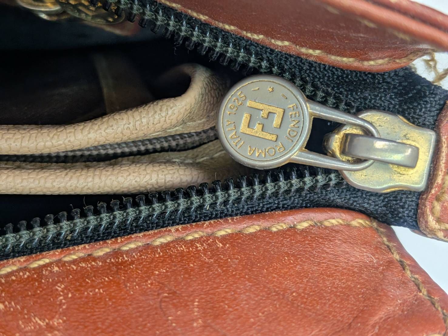 N【保管品】FENDI フェンディ セカンドバッグ クラッチバッグ ペカン 