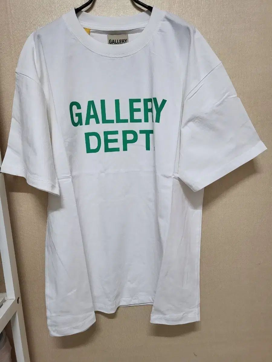 (新品) ギャラリー デパートメントファイブ グリーン プリンティング 半袖T 白 M