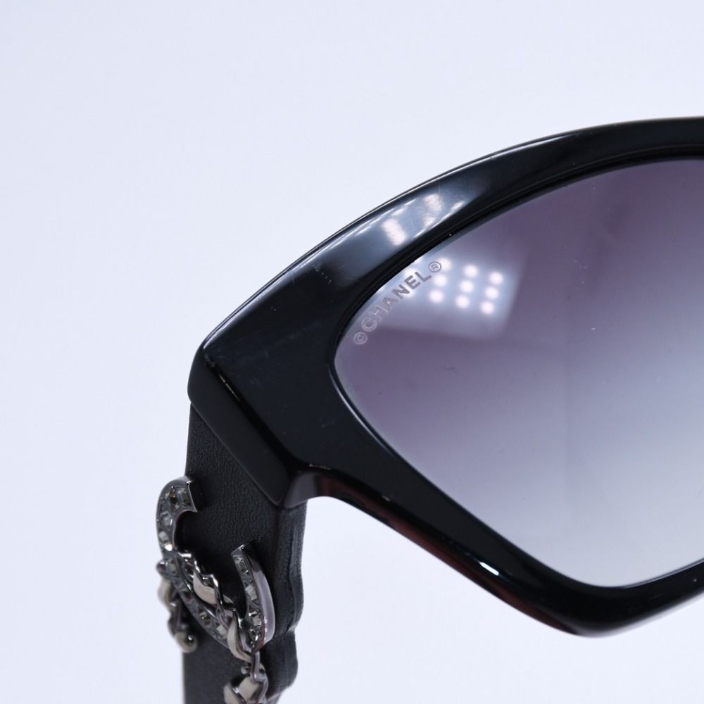 極美品 CHANEL シャネル レザーチェーン×ラインストーン ココマーク 黒