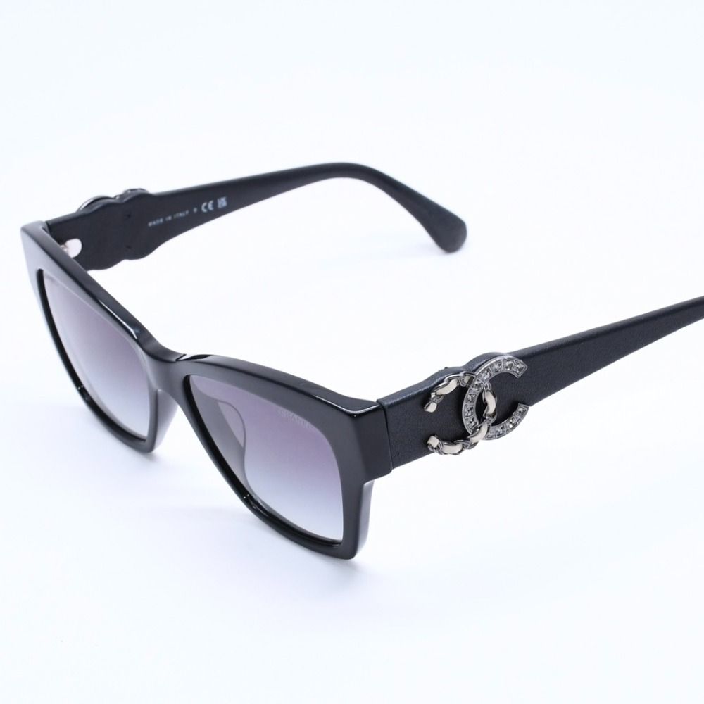 極美品 CHANEL シャネル レザーチェーン×ラインストーン ココマーク 黒 ブラック サングラス Sunglasses 5456-Q-A 54◻︎16 140 中古 4a003374 極美品 CHANEL シャネル レザーチェーン×ラインストーン ココマーク 黒