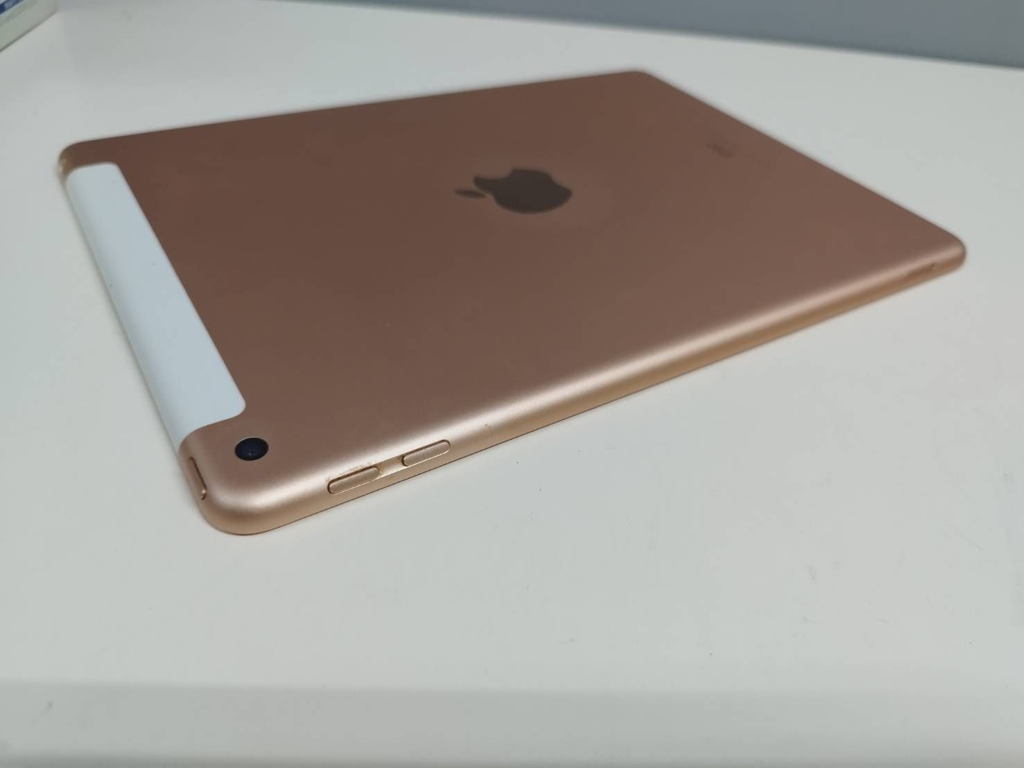 Wi-Fi+セルラー】iPad 第6世代 32GB バッテリー88% - メルカリ