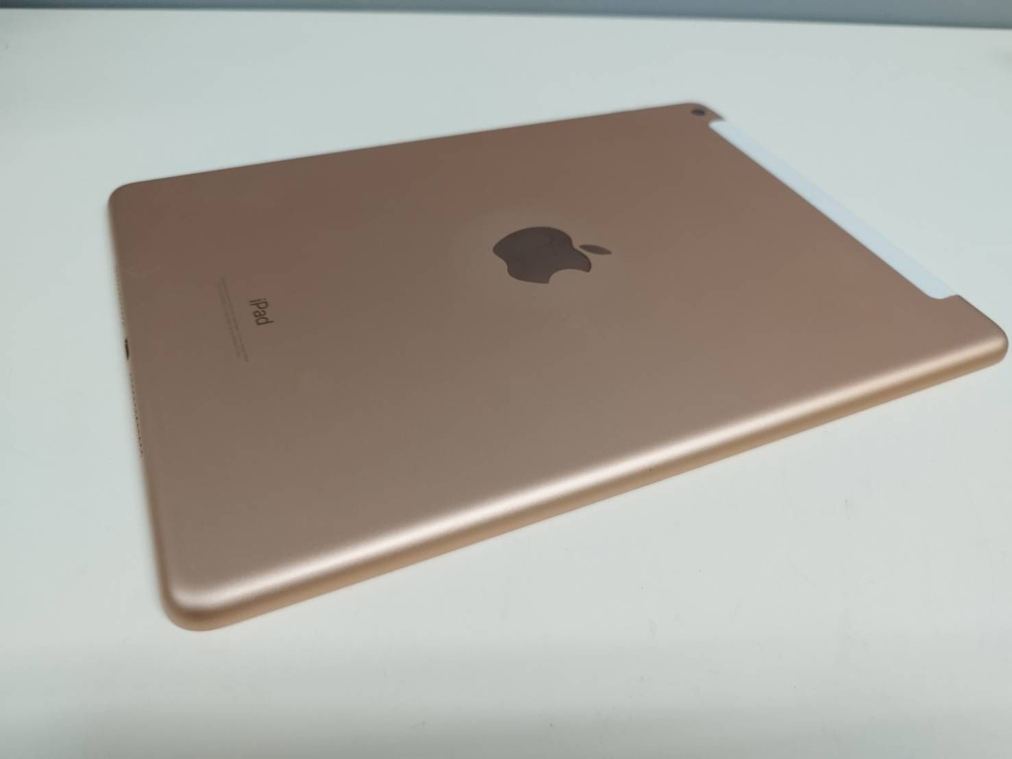 Wi-Fi+セルラー】iPad 第6世代 32GB バッテリー88% - メルカリ