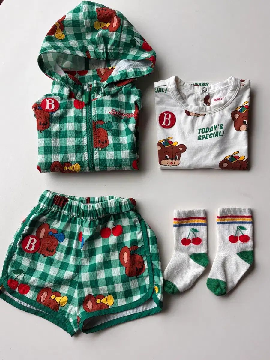BEBE DE PINO ベベデピノ 26SS さくらんぼCHECK ウィンドブレーカー + Tシャツ + ハーフパンツ + 靴下 まとめ | 90サイズ