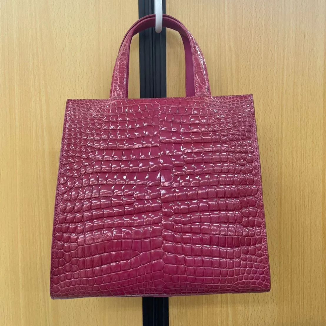 ◎【✨高級品✨】定価50万円　クロコダイル　鰐革　穿孔アリ　レディース　カバン　バッグ　マット加工　女性　カラー　ピンク　昭和　アンティーク　ヴィンテージ　コレクション　バブル　ファッション　年代物　革　レザー　本物　希少　レア