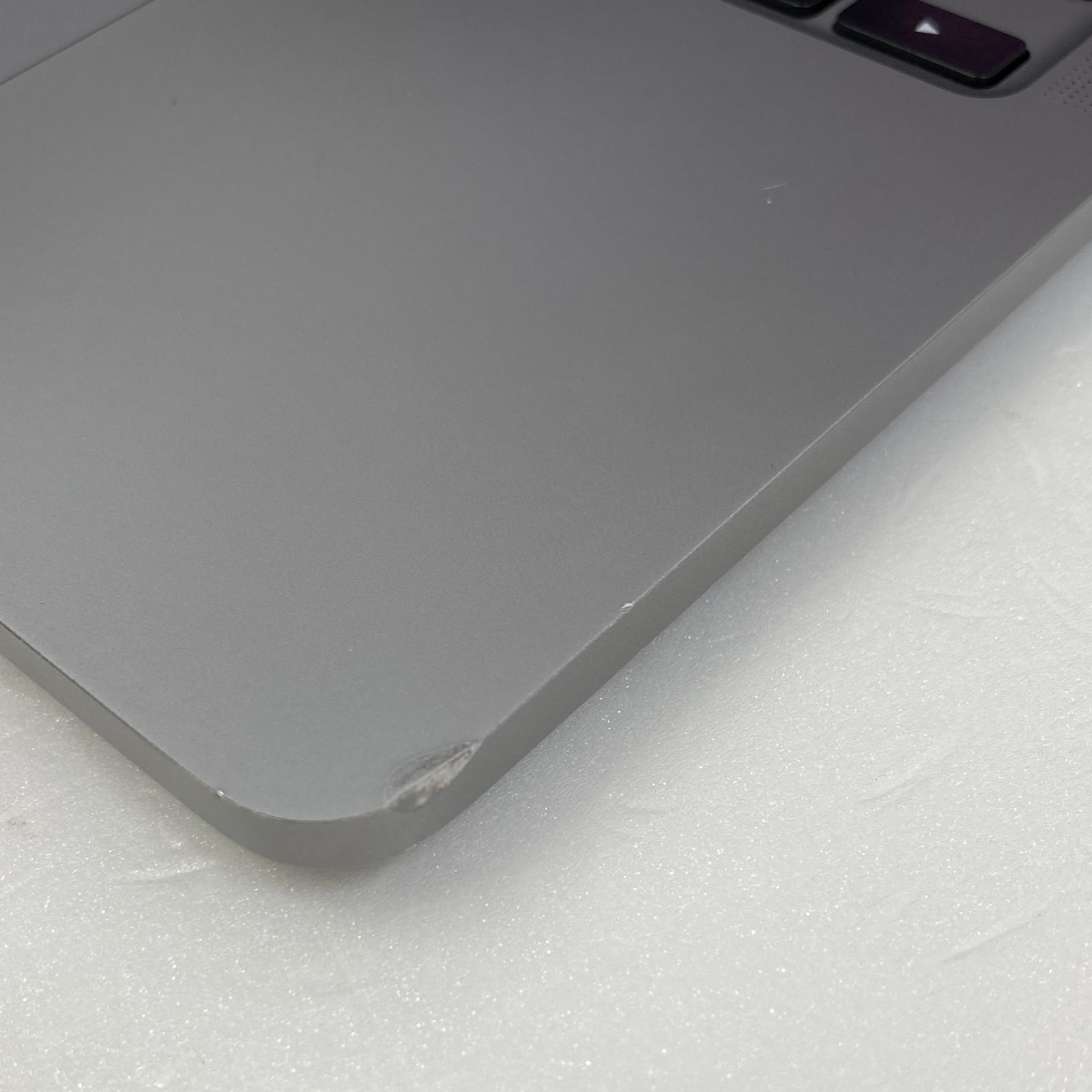 MacBook Pro 13-inch 2020 Four Thunderbolt 3 ports【ランク：D