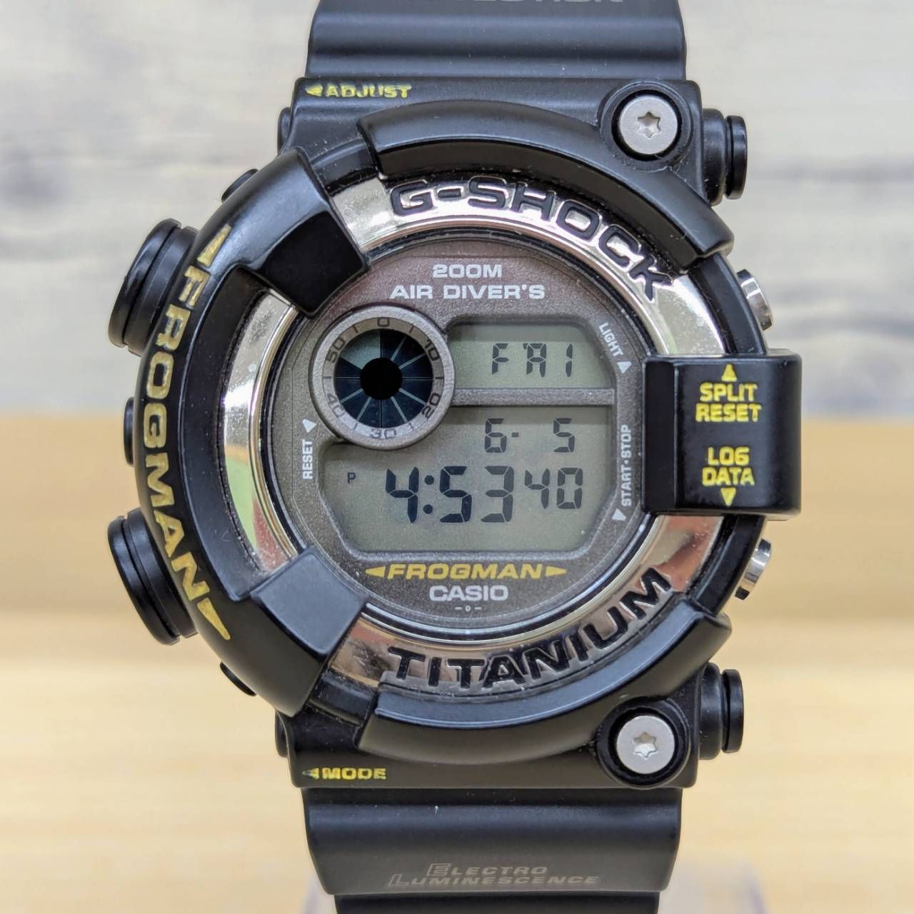 亘】美品 G-SHOCK 90年代 2代目 フロッグマン DW-8200 チタン 黒金