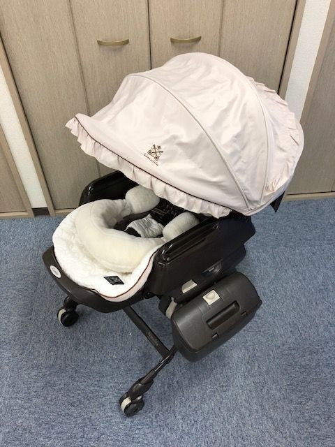 セール　クリーニング済み　説明書付　タイヤ傷あり　ホワイトレーベル ネムリラ AUTO SWING プレミアムダッコプラス EG ホワイトモカ コンビ(Combi) 電動　ハイローチェア・ベビーラック