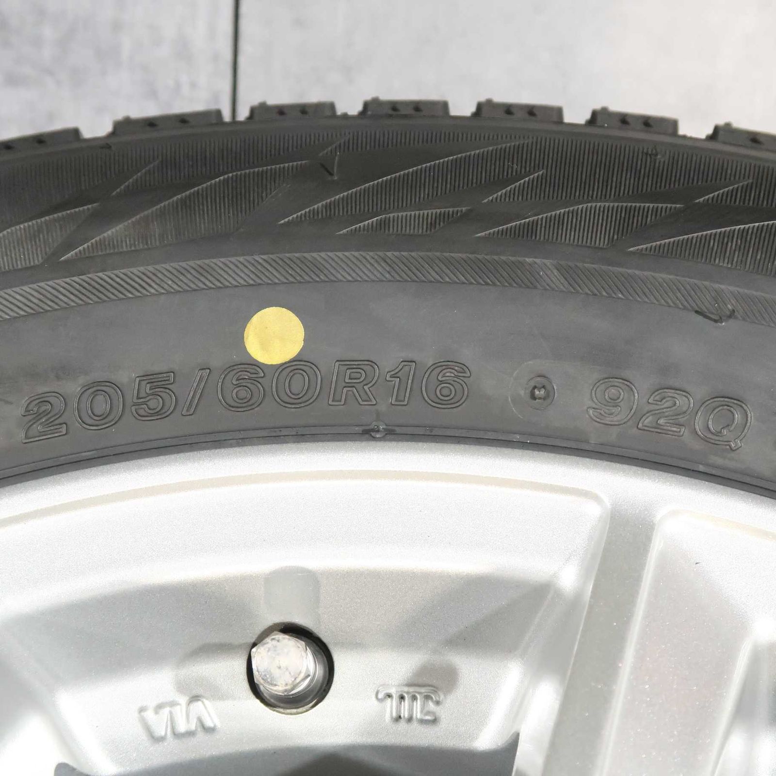 トヨタ ヴォクシー ノア 90系 等 4本 社外 16インチ 6J +40 5H PCD