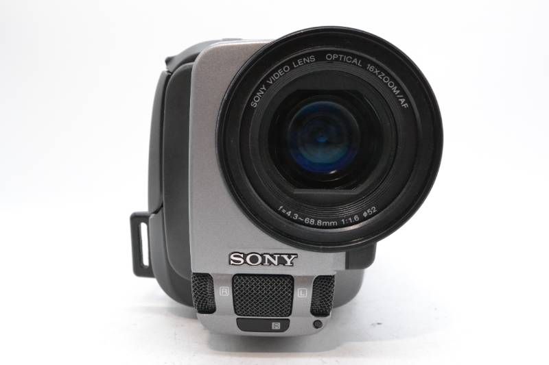 □【動作品】 ソニー SONY CCD-TR3000 Hi8 ビデオカメラ Handycam 22倍
