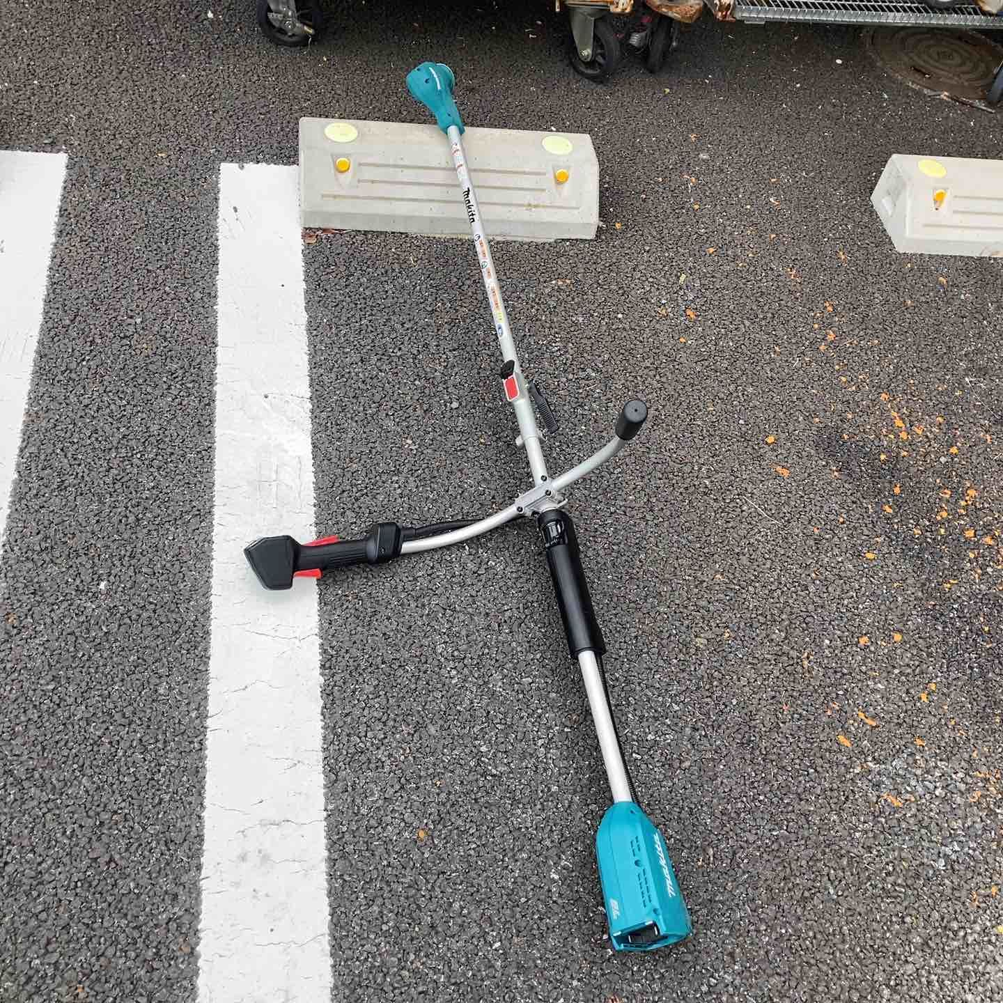 ◇マキタ(makita) コードレス草刈機 MUR186UDZ Uハンドル 分割棹 本体のみ【川越店】