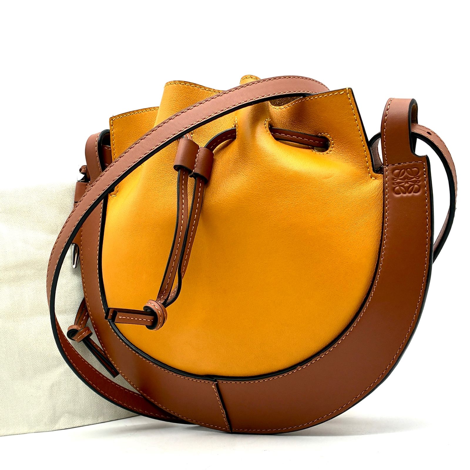 美品 ロエベ LOEWE ホースシュー スモール アナグラム ショルダーバッグ イエロー ブラウン バイカラー レザー 本革 巾着 斜め掛け ボーナス 夏休み 夏コーデ ご褒美 旅行 サマーギフト