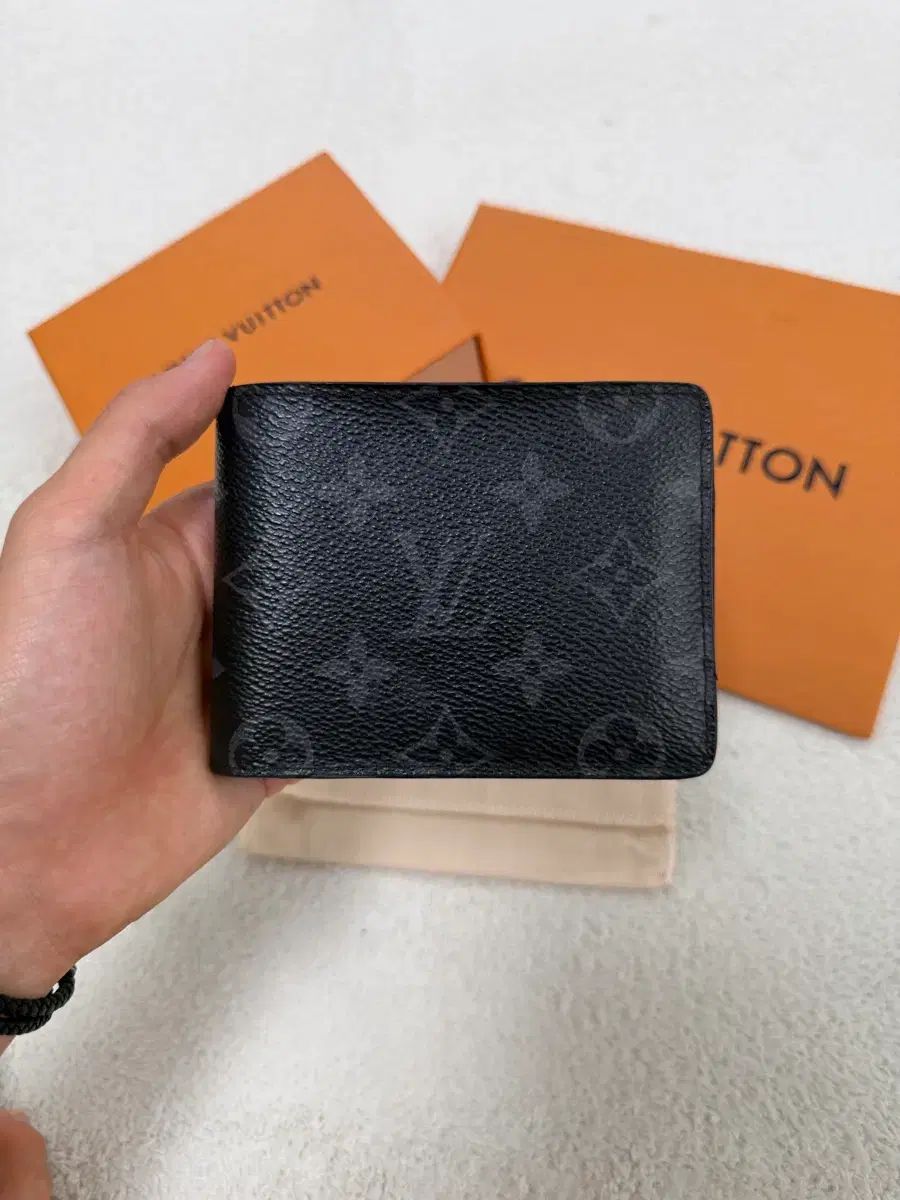 ルイヴィトン エクリプス 二つ折り財布 38,904円