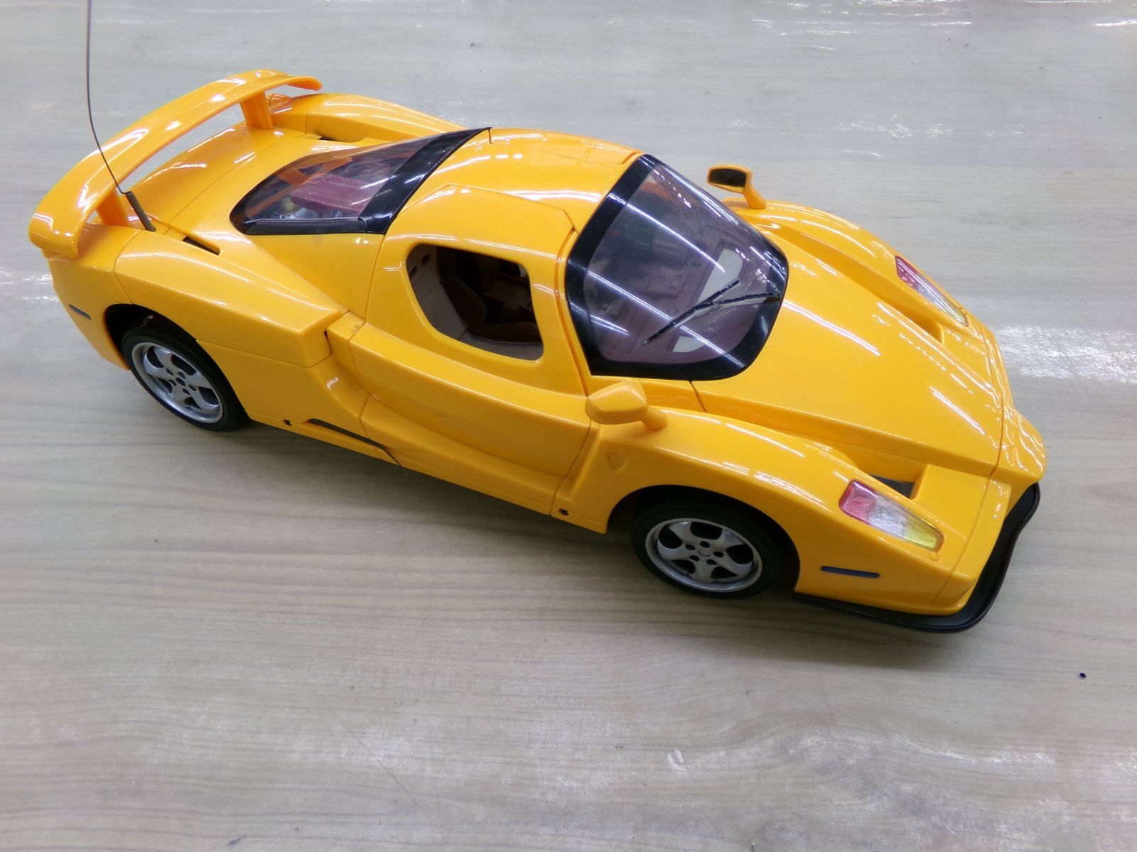 ジャンク現状品☆エンツォ フェラーリ ラジコンカー 送受信機なし