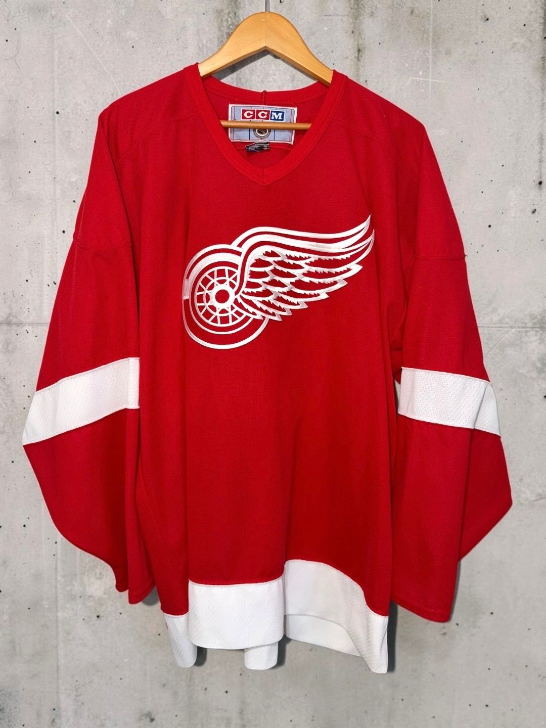 CANADA製 90s CCM Detroit Red wings Hockey Jersey XL RED NHL デトロイト レッドウィングス 赤白 2Pac アイスホッケー ユニフォーム 古着