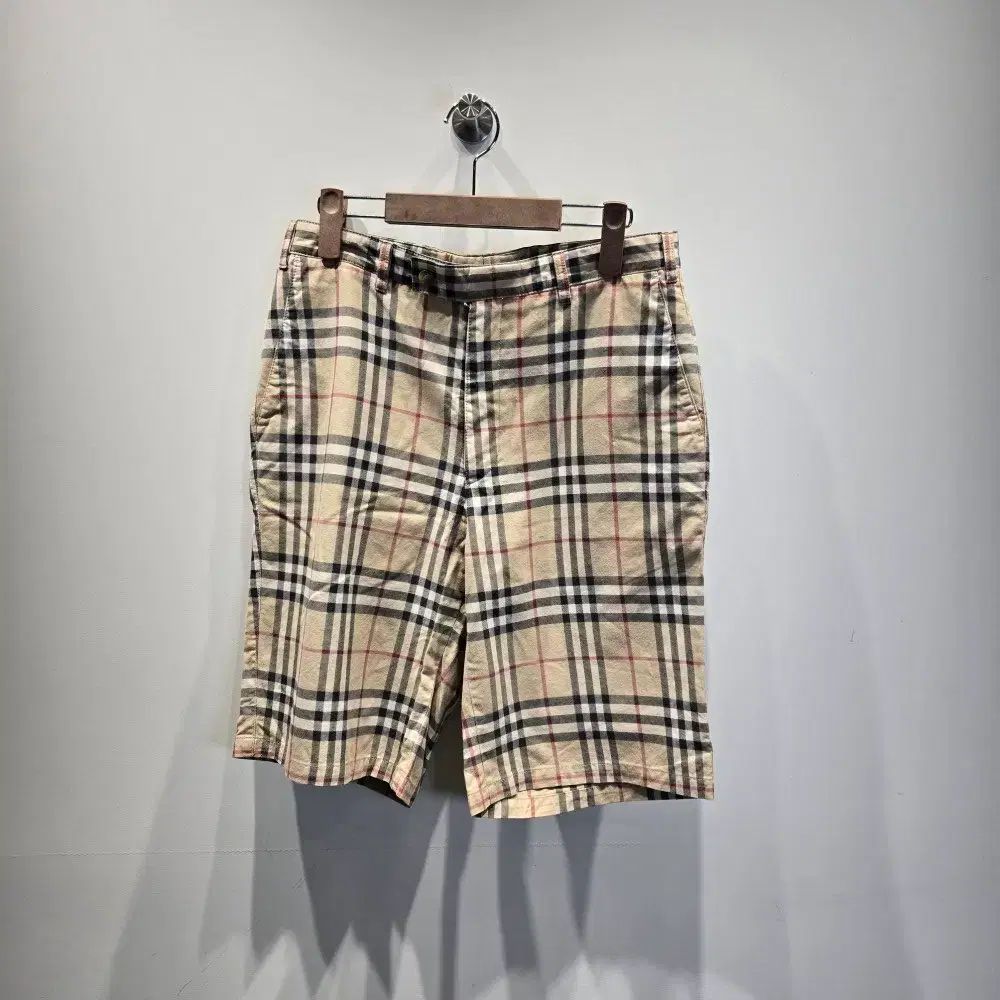 中古/正規品 バーバリー ノヴァチェック ショート パンツ 32