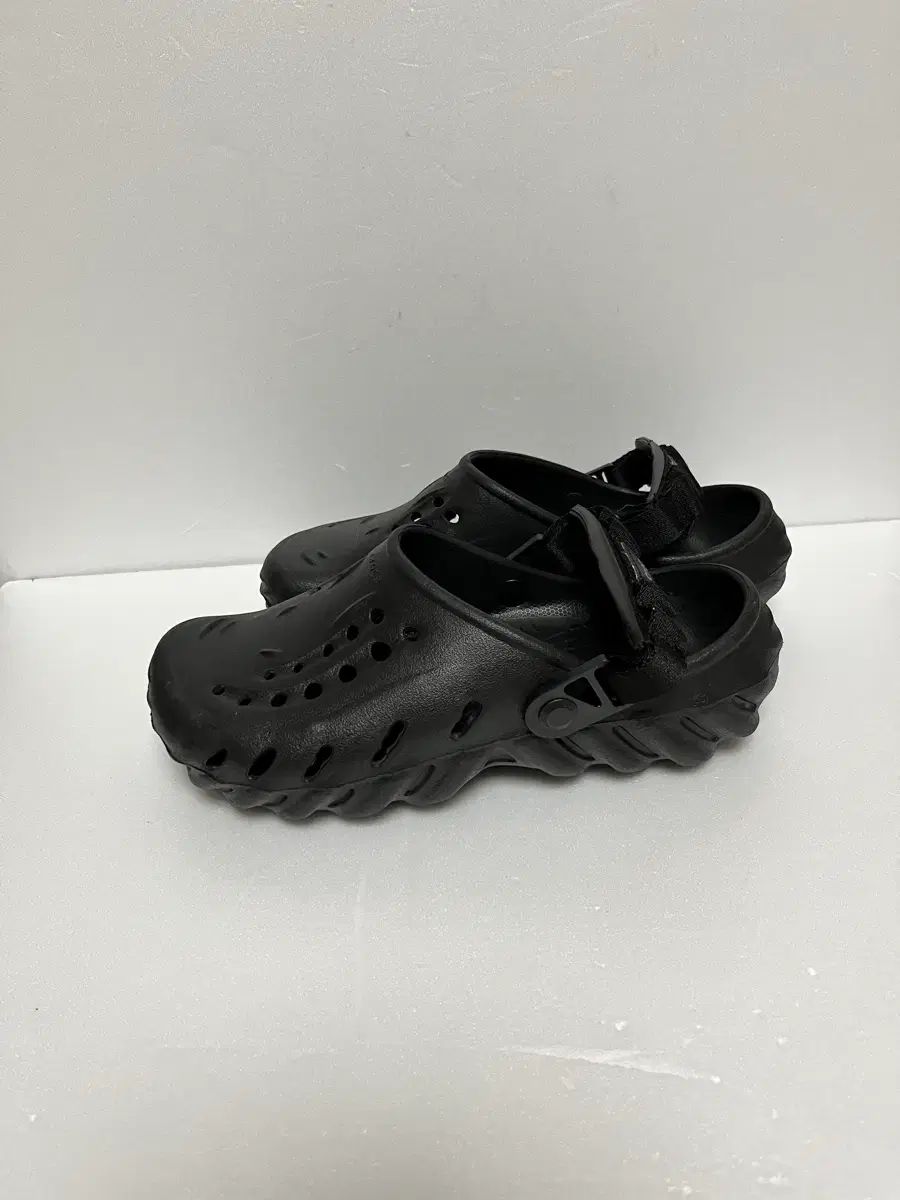 状態良し Crocs エコー klogg ブラック M8/W10
