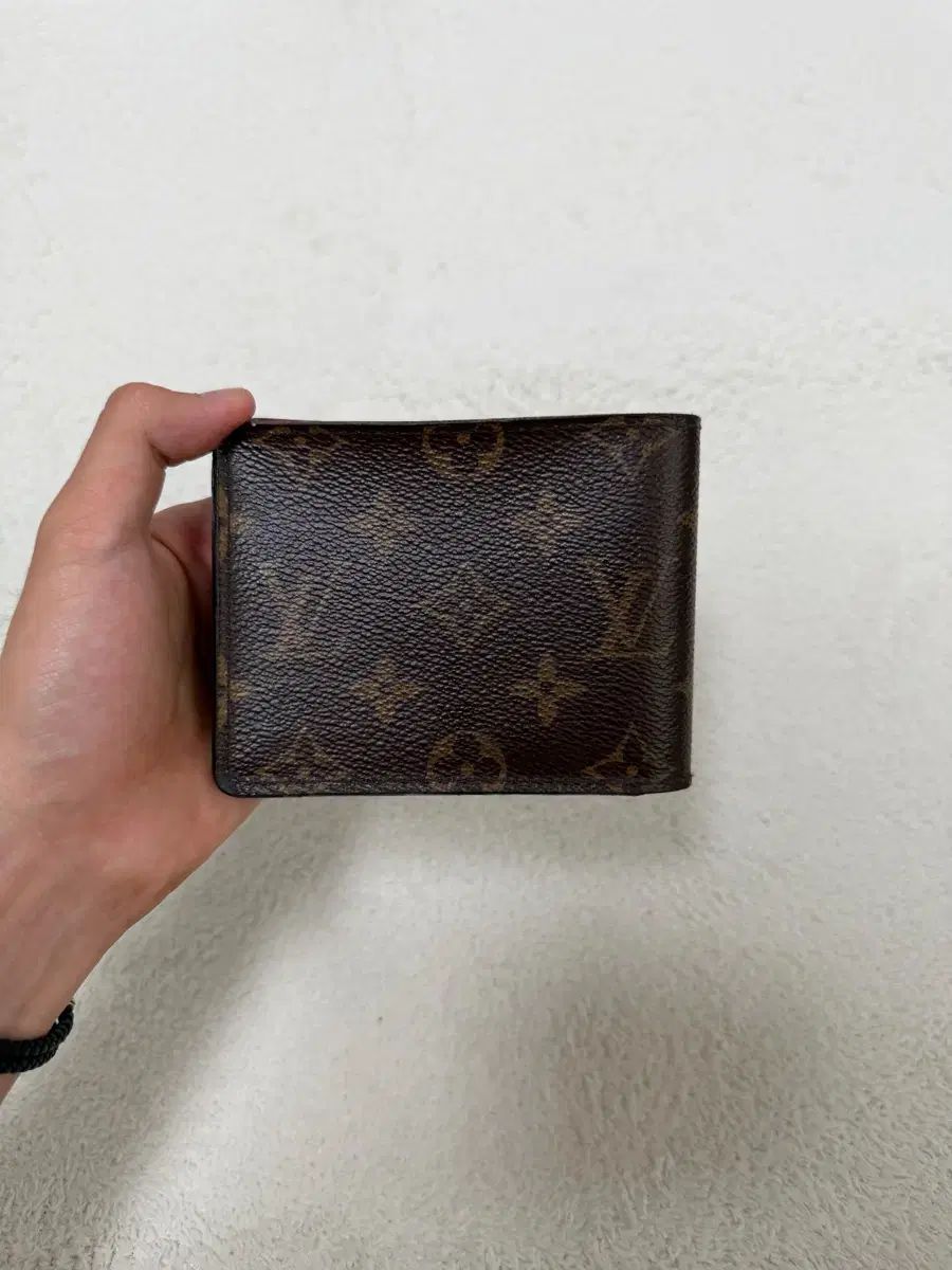 ルイヴィトン モノグラム 二つ折り財布