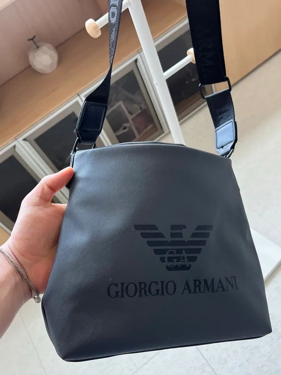 アルマーニ クロスバック 出品