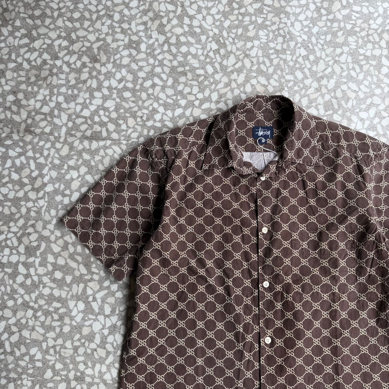 [ Archive アーカイブ Y2K ]STUSSY / 90’s usa製 SS logo shirt オールドステューシー　usa製　総柄ロゴ　ストリート　半袖シャツ sk8 希少 ブラウン