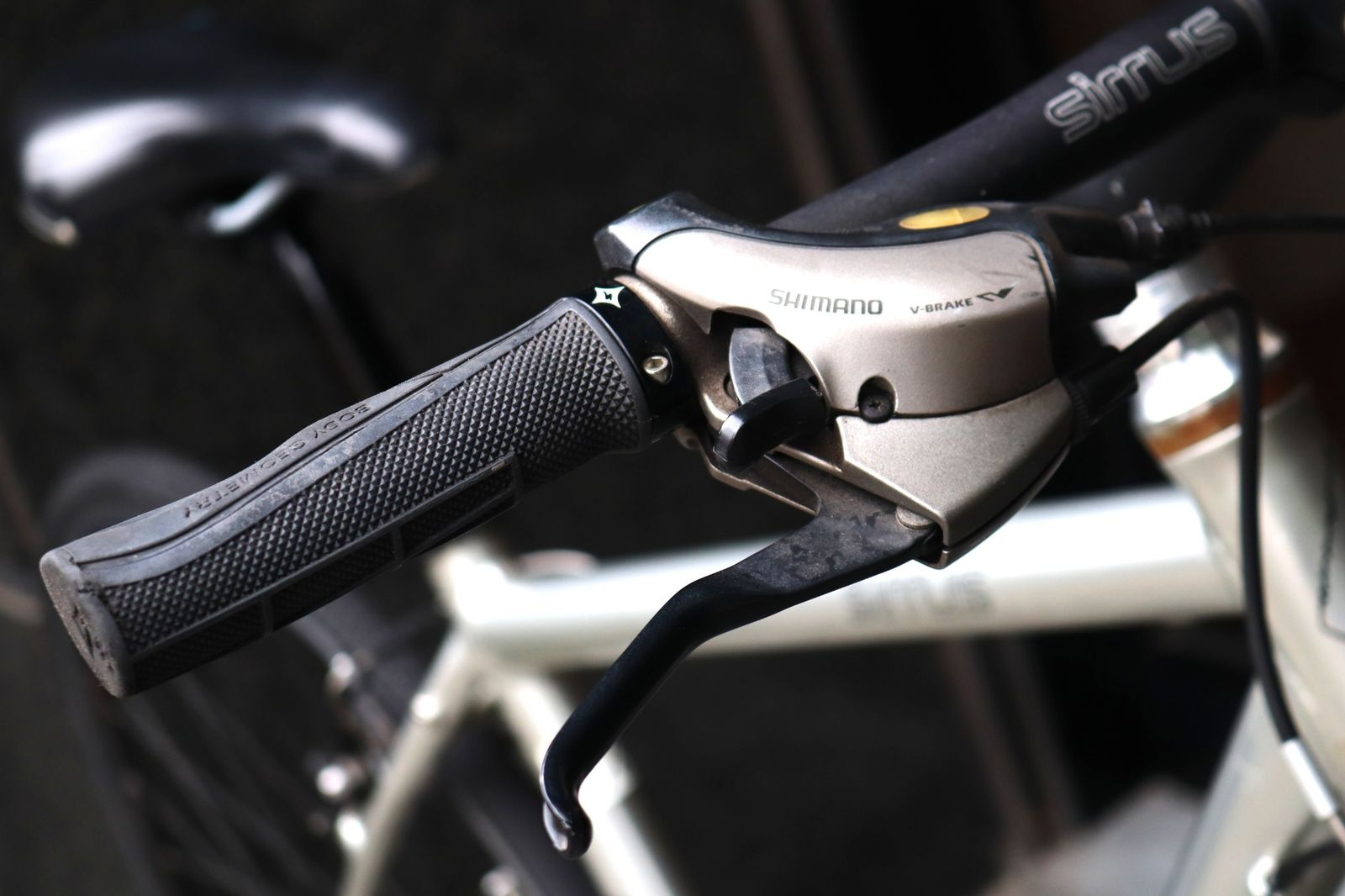 ジャンク SPECIALIZED 「スペシャライズド」 SIRRUS 2005年モデル 
