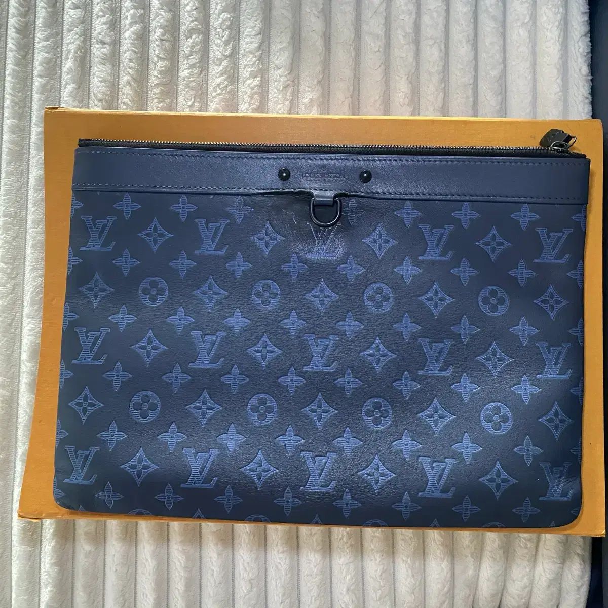 限定モデル/os Louis Vuitton シャドウ DISCOVERY クラッチバッグ ネイビー