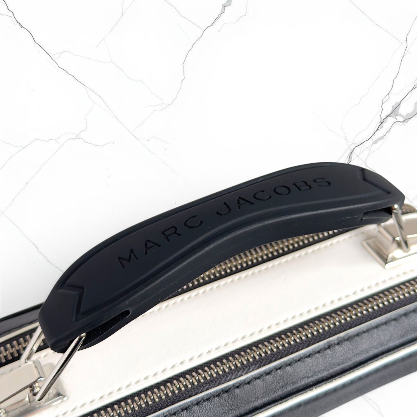 MARC JACOBS マークジェイコブス THE BOX 23 ザ ボックス ハンドバッグ カラーブロック バイカラー ブラック ホワイト グレインレザー ラバーハンドル