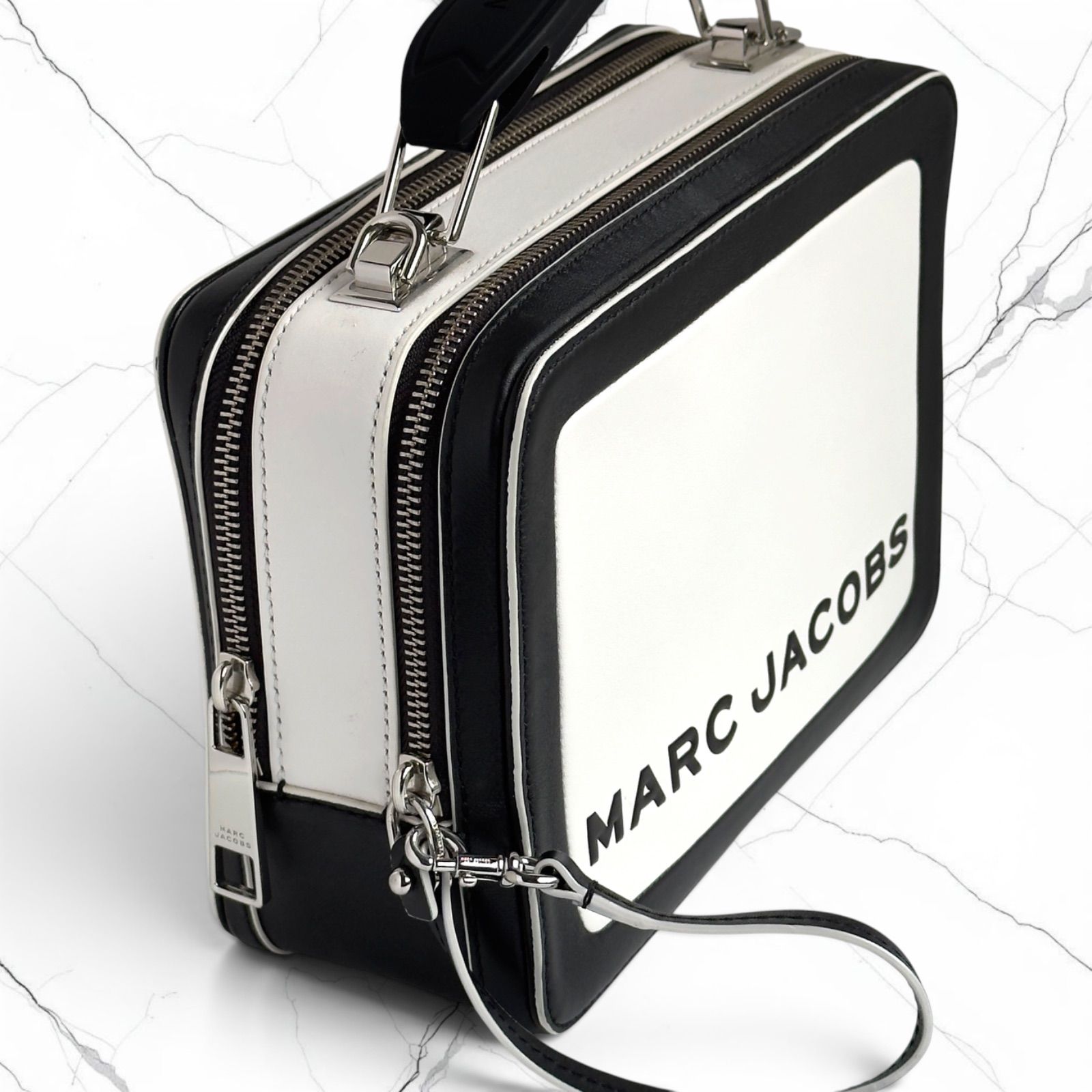 MARC JACOBS マークジェイコブス THE BOX 23 ザ ボックス ハンドバッグ カラーブロック バイカラー ブラック ホワイト グレインレザー ラバーハンドル