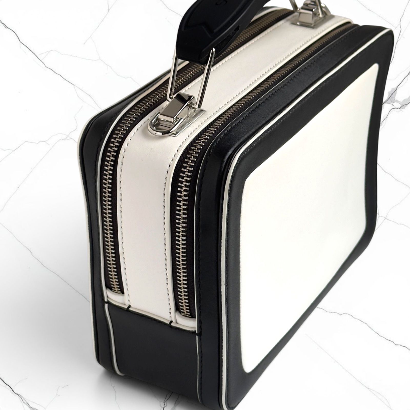 MARC JACOBS マークジェイコブス THE BOX 23 ザ ボックス ハンドバッグ カラーブロック バイカラー ブラック ホワイト グレインレザー ラバーハンドル