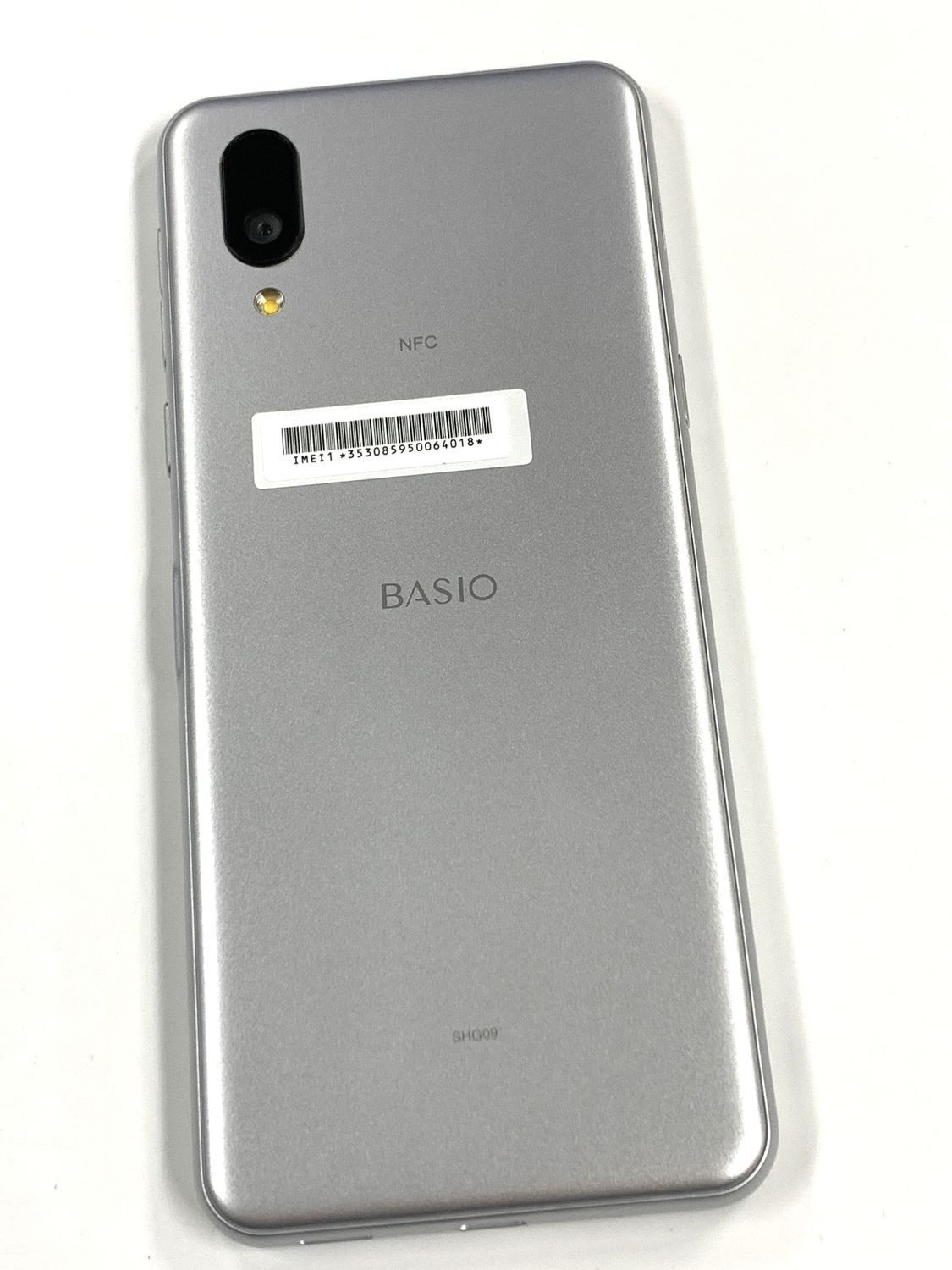 美品 au BASIO active SHG09 シルバー